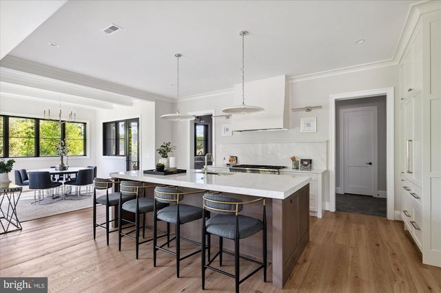 4048 21ST ST N, Arlington, VA 22207