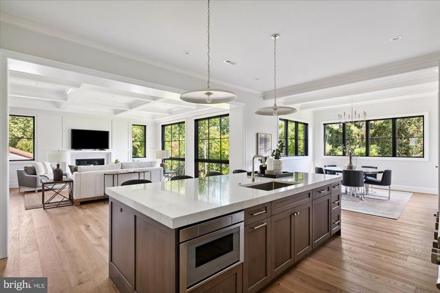 4048 21ST ST N, Arlington, VA 22207