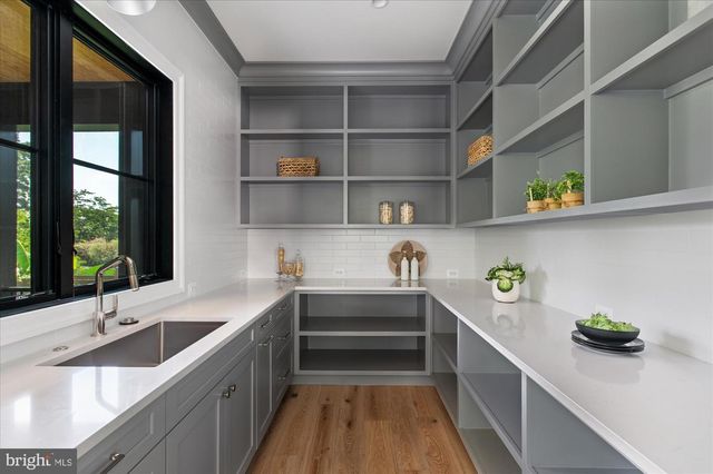 4048 21ST ST N, Arlington, VA 22207