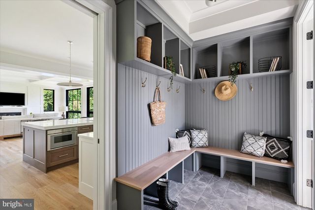 4048 21ST ST N, Arlington, VA 22207