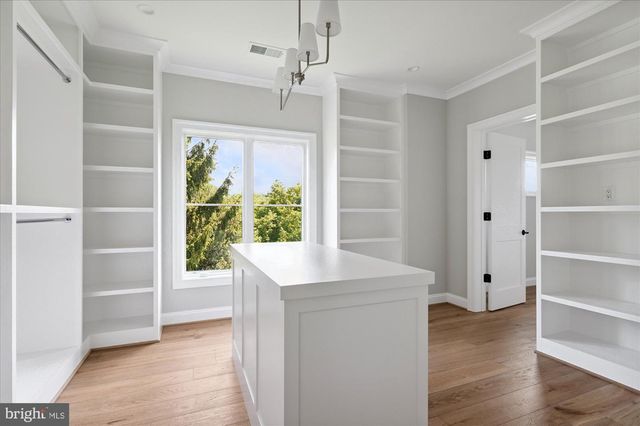 4048 21ST ST N, Arlington, VA 22207