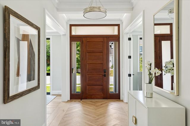 4048 21ST ST N, Arlington, VA 22207