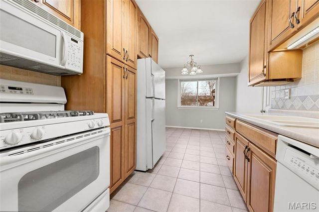 2045 Teakwood Manor Drive, Florissant, MO 63031