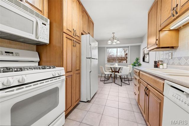 2045 Teakwood Manor Drive, Florissant, MO 63031