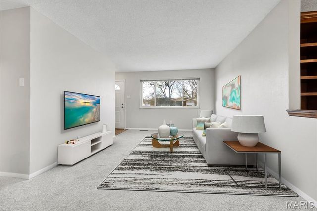 2045 Teakwood Manor Drive, Florissant, MO 63031