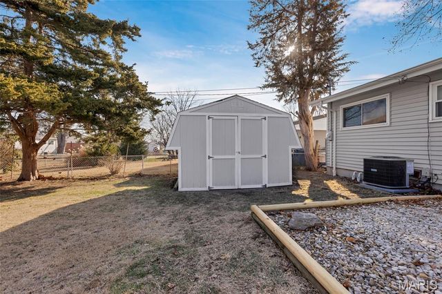 2045 Teakwood Manor Drive, Florissant, MO 63031