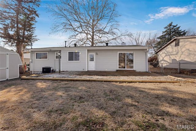 2045 Teakwood Manor Drive, Florissant, MO 63031