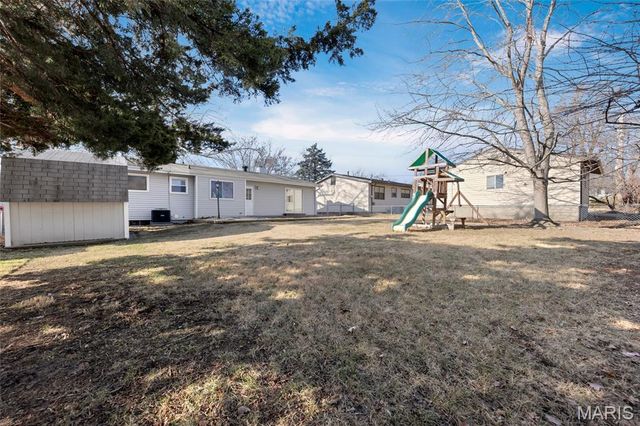 2045 Teakwood Manor Drive, Florissant, MO 63031