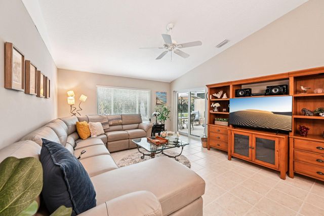 272 NW Broken Oak Trail, Jensen Beach, FL 34957