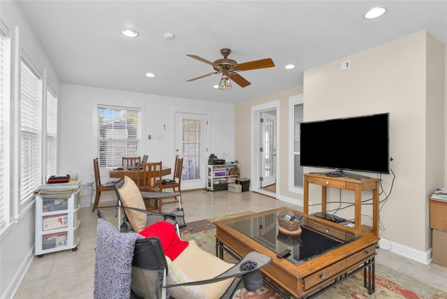 227 Crest Hill Drive, Conroe, TX 77301
