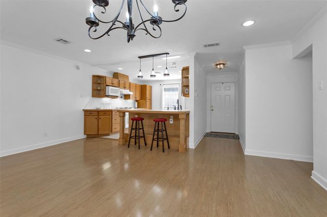 227 Crest Hill Drive, Conroe, TX 77301