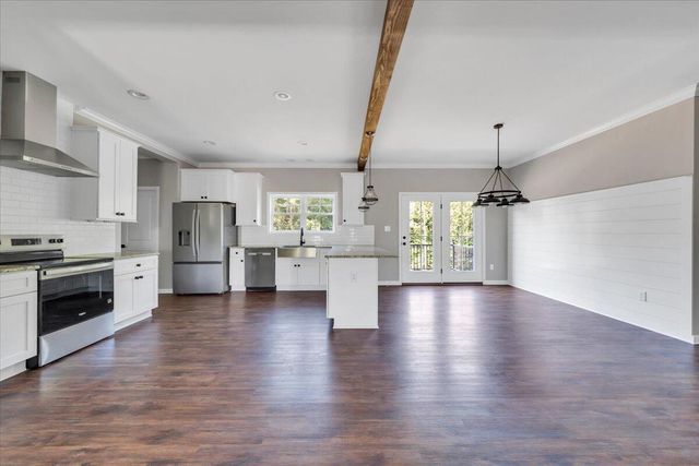 320 Windsor Castle DR, Moneta, VA 24121