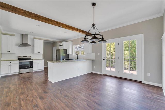 320 Windsor Castle DR, Moneta, VA 24121