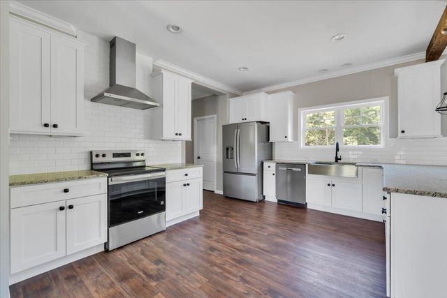 320 Windsor Castle DR, Moneta, VA 24121