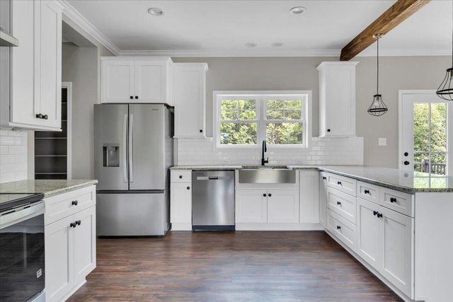 320 Windsor Castle DR, Moneta, VA 24121