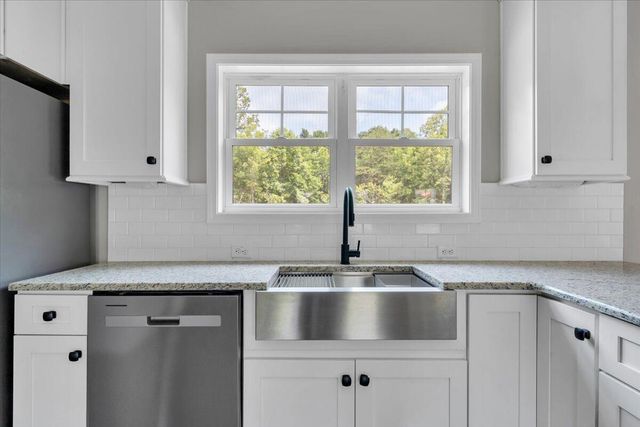 320 Windsor Castle DR, Moneta, VA 24121