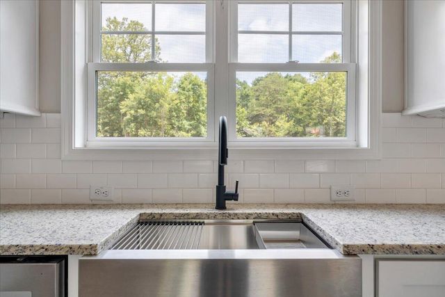 320 Windsor Castle DR, Moneta, VA 24121