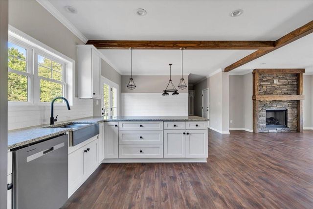 320 Windsor Castle DR, Moneta, VA 24121