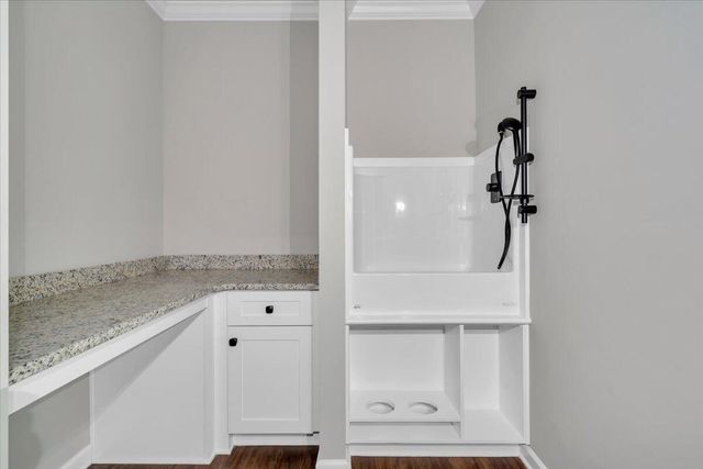 320 Windsor Castle DR, Moneta, VA 24121
