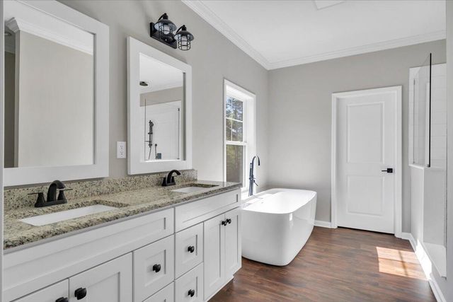 320 Windsor Castle DR, Moneta, VA 24121