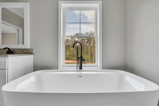 320 Windsor Castle DR, Moneta, VA 24121
