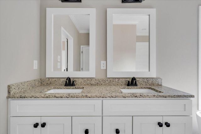 320 Windsor Castle DR, Moneta, VA 24121