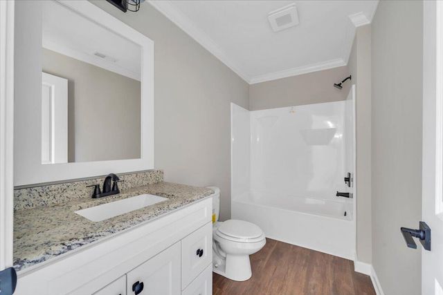 320 Windsor Castle DR, Moneta, VA 24121
