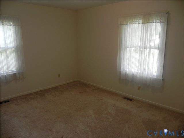 607 Dunkerry Ln, Sandston, VA 23150