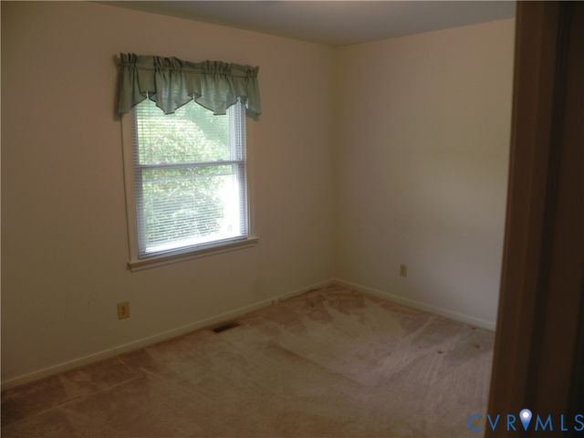 607 Dunkerry Ln, Sandston, VA 23150