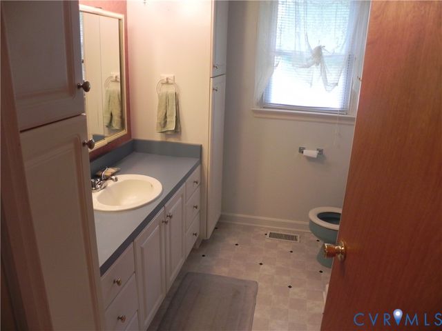 607 Dunkerry Ln, Sandston, VA 23150