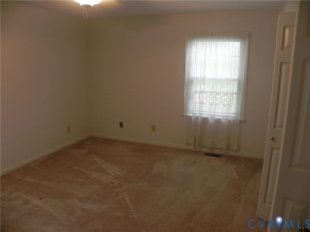 607 Dunkerry Ln, Sandston, VA 23150