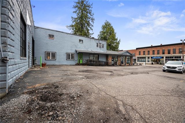 138 S Market St, New Wilmington Boro, PA 16142