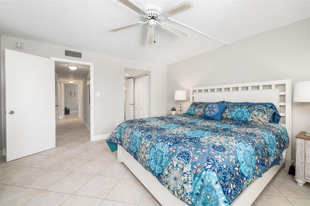 1770 BENJAMIN FRANKLIN DRIVE 203, Sarasota, FL 34236