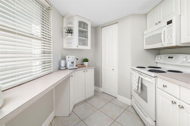 1770 BENJAMIN FRANKLIN DRIVE 203, Sarasota, FL 34236