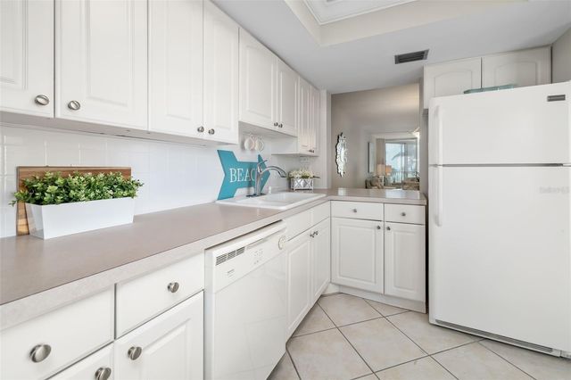 1770 BENJAMIN FRANKLIN DRIVE 203, Sarasota, FL 34236