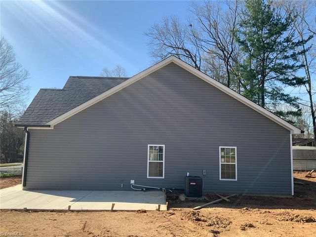 2802 Merryweather Road, Greensboro, NC 27407