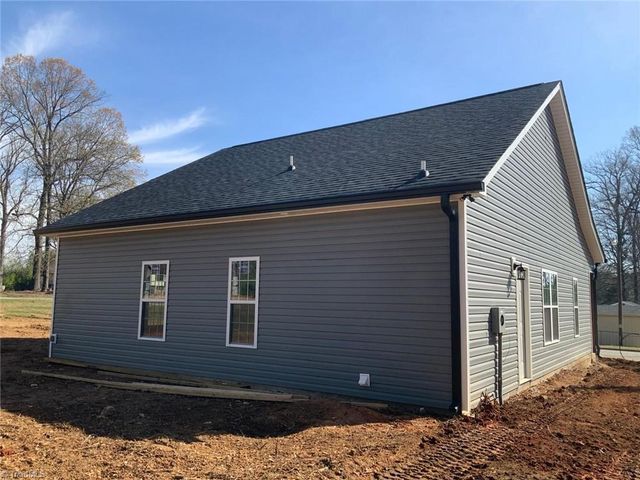 2802 Merryweather Road, Greensboro, NC 27407