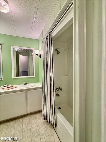 518 Pine Tree CT, North Fort Myers, FL 33917
