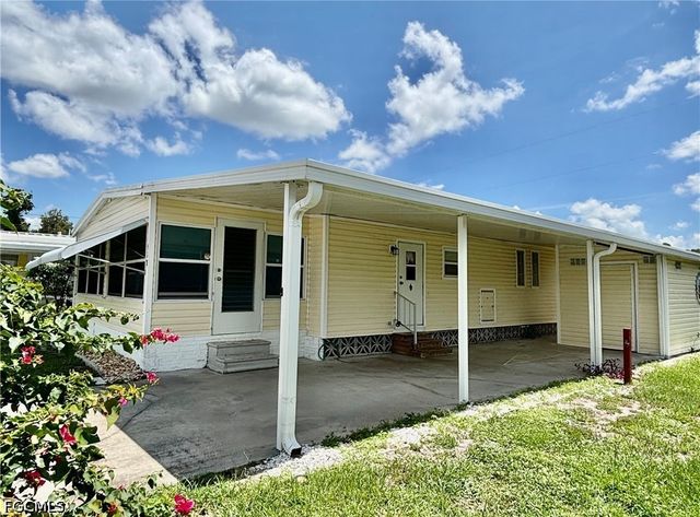 518 Pine Tree CT, North Fort Myers, FL 33917