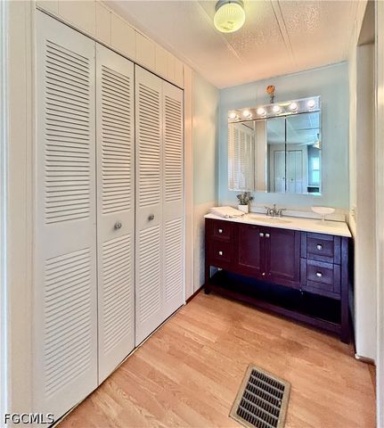 518 Pine Tree CT, North Fort Myers, FL 33917