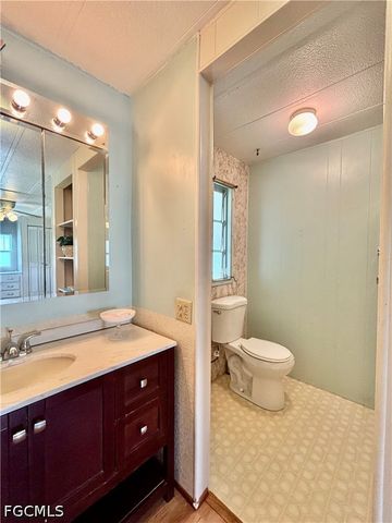 518 Pine Tree CT, North Fort Myers, FL 33917