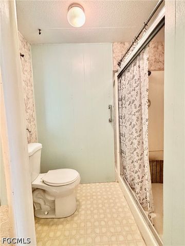518 Pine Tree CT, North Fort Myers, FL 33917
