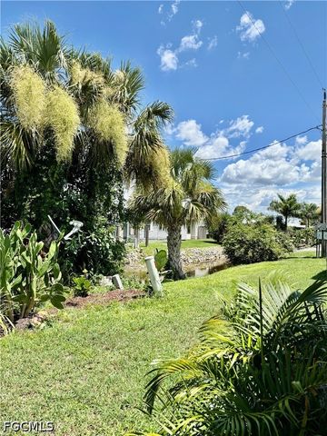 518 Pine Tree CT, North Fort Myers, FL 33917