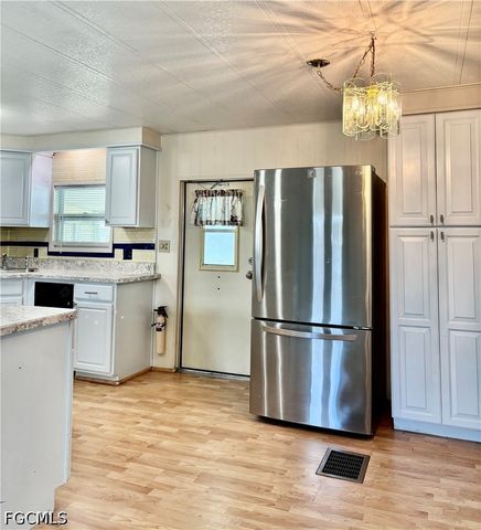 518 Pine Tree CT, North Fort Myers, FL 33917