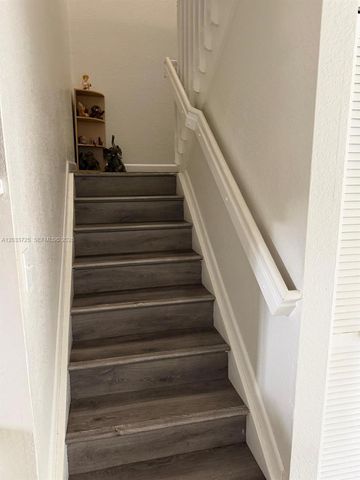 2066 NE 167th St 3-108, North Miami Beach, FL 33162