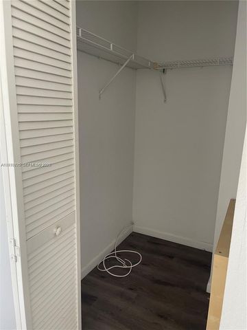 2066 NE 167th St 3-108, North Miami Beach, FL 33162