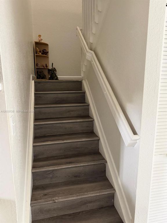 Image 13 of property listing at 2066 NE 167th St 3-108, North Miami Beach, FL 33162