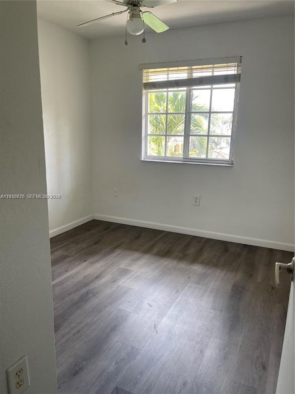 Image 14 of property listing at 2066 NE 167th St 3-108, North Miami Beach, FL 33162