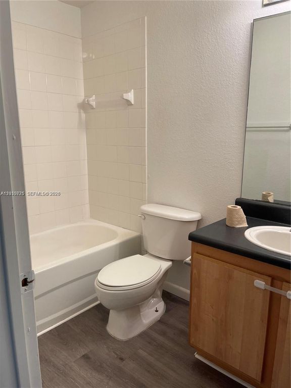 Image 15 of property listing at 2066 NE 167th St 3-108, North Miami Beach, FL 33162