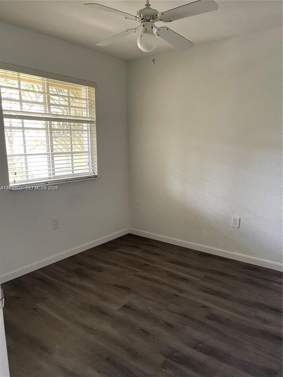 Image 16 of property listing at 2066 NE 167th St 3-108, North Miami Beach, FL 33162